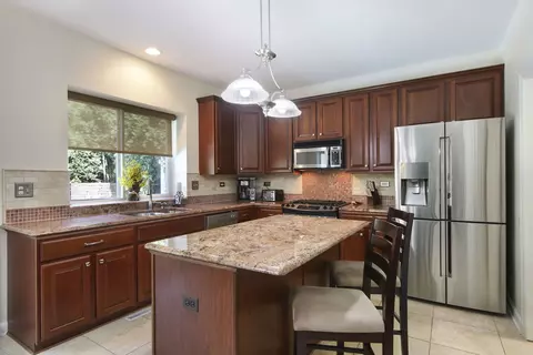 Kitchen - 4570 Whitehall Ln, Algonquin, IL 60102 photo 3 of 6