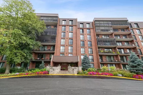125 Acacia Cir #212E, Indian Head Park, IL 60525