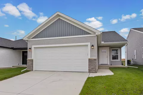 4 Megan Ct, Bloomington, IL 61705