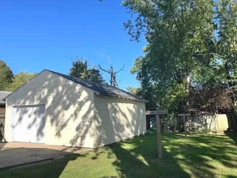 1419 W 3rd St, Dixon, IL 61021 photo 2
