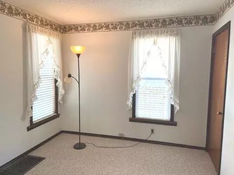 1419 W 3rd St, Dixon, IL 61021 photo 9