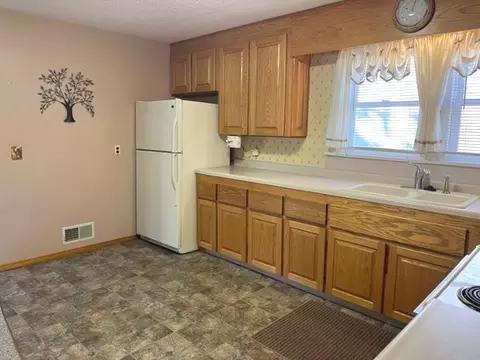 1419 W 3rd St, Dixon, IL 61021 photo 5