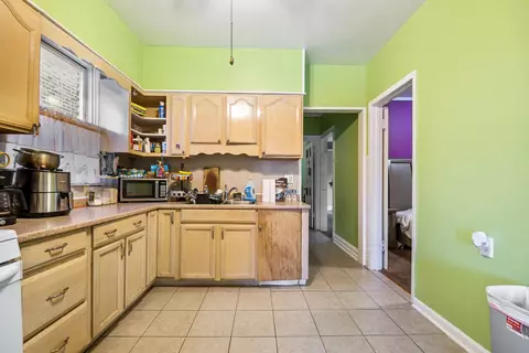5619 N Artesian Ave, Chicago, IL 60659 photo 9