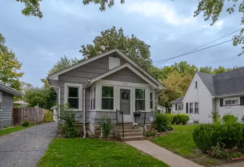 735 Hammond Ave, Aurora, IL 60506
