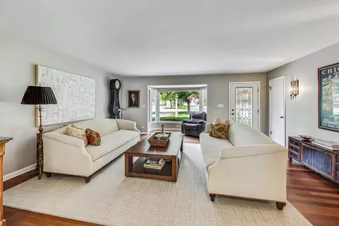 1763 Killarney Ln, Northbrook, IL 60062 photo 2