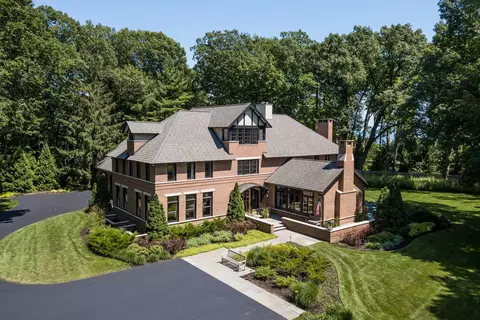 520 Forest Cove Rd, Lake Bluff, IL 60044