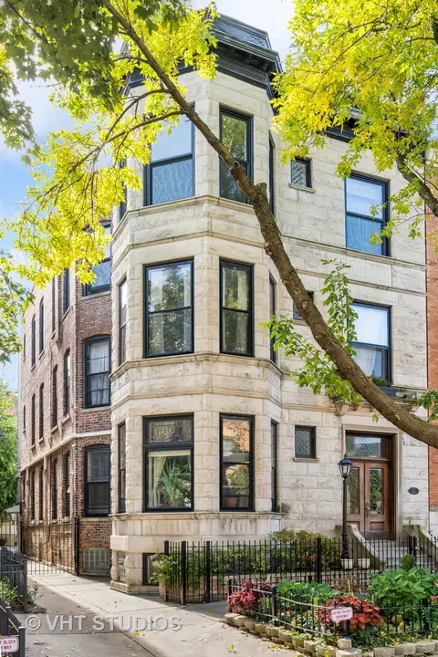 729 W Roscoe St #3, Chicago, IL 60657