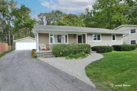 2414 Rose Tree Ln, Lindenhurst, IL 60046