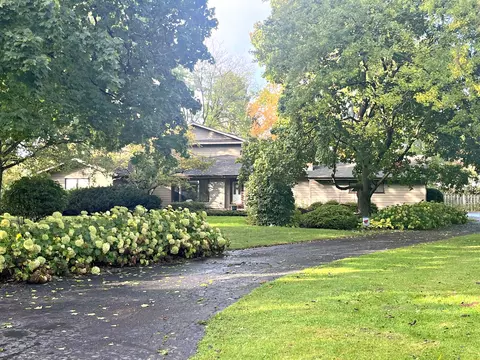 749 N Sharon Dr, Woodstock, IL 60098