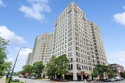2000 N Lincoln Park West Ave #912, Chicago, IL 60614