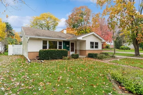 526 Ash St, Libertyville, IL 60048