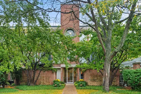 6040 Arbor Ln #100, Northfield, IL 60093