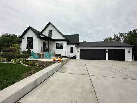 1 N541 Glenrise Ave, Glen Ellyn, IL 60137