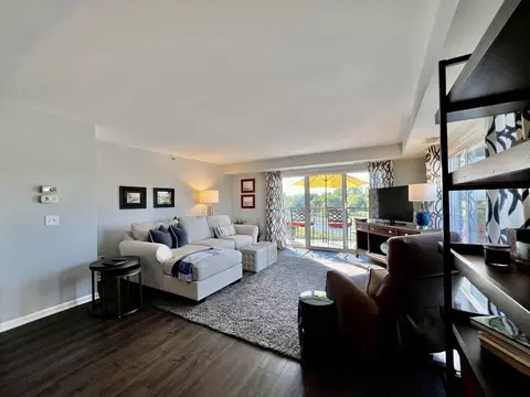 8010 Riverwalk Dr #4A, Lyons, IL 60534 photo 4