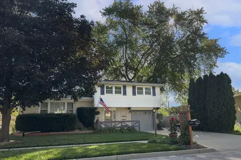 71 Concord Ave, South Elgin, IL 60177