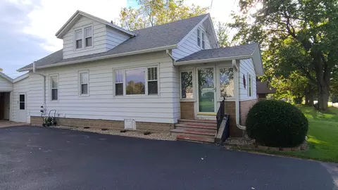 586 Palmyra Rd, Dixon, IL 61021 photo 3