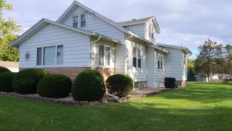 586 Palmyra Rd, Dixon, IL 61021