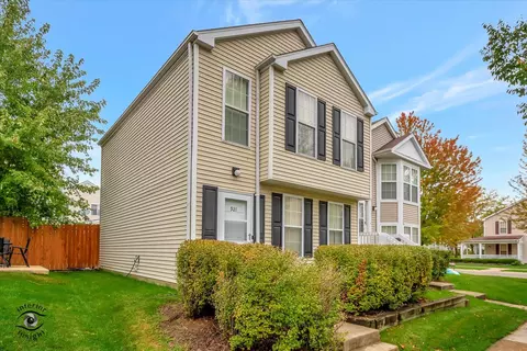 921 Symphony Dr, Aurora, IL 60504