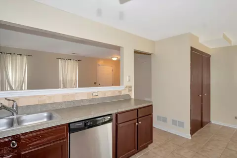 921 Symphony Dr, Aurora, IL 60504 photo 7