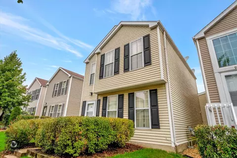 921 Symphony Dr, Aurora, IL 60504 photo 2