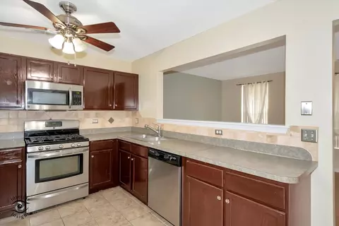 921 Symphony Dr, Aurora, IL 60504 photo 8