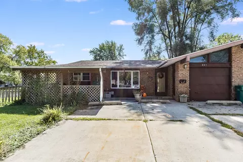 631 E 17th St, Lockport, IL 60441