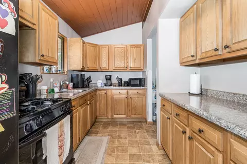 631 E 17th St, Lockport, IL 60441 photo 4
