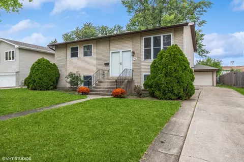 714 Westmere Rd, Des Plaines, IL 60016 photo 1