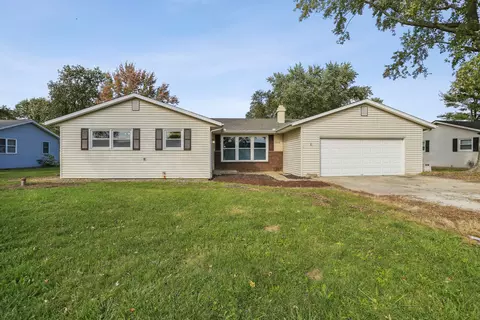 2216 Morningside Dr, Saint Joseph, IL 61873