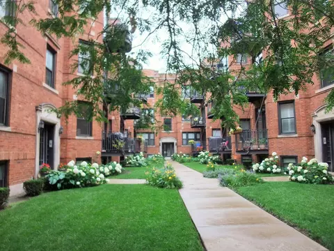 1325 W North Shore Ave #2S, Chicago, IL 60626