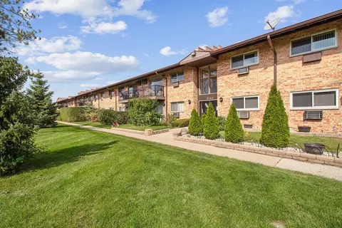 832 E Old Willow Rd #208, Prospect Heights, IL 60070
