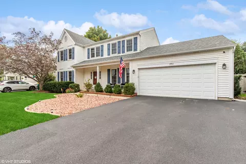 1992 Packard Ln, Gurnee, IL 60031