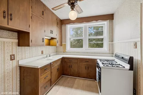 69 Longcommon Rd #D3, Riverside, IL 60546 photo 10