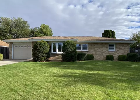 151 Pfitzer Dr, Bradley, IL 60915