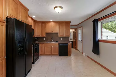 324 Rowe Dr, Bloomington, IL 61701 photo 10