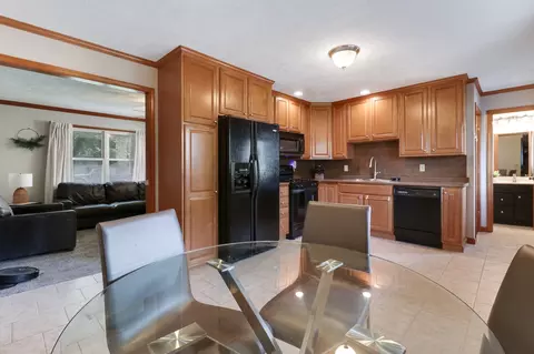 324 Rowe Dr, Bloomington, IL 61701 photo 8