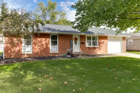 324 Rowe Dr, Bloomington, IL 61701 photo 3