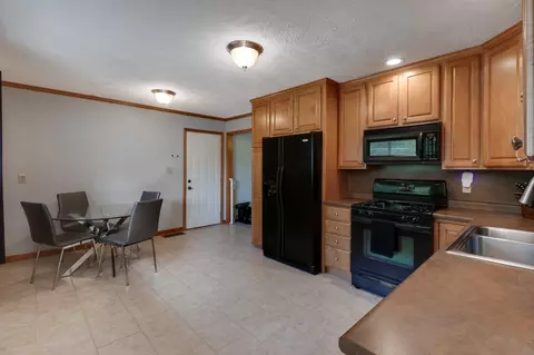 324 Rowe Dr, Bloomington, IL 61701 photo 11
