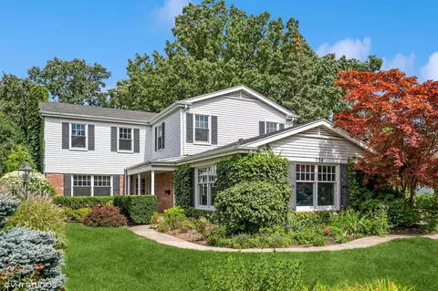 730 Ambleside Dr, Deerfield, IL 60015