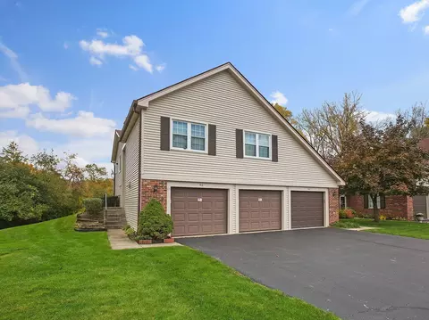 46 Willow Cir, Cary, IL 60013