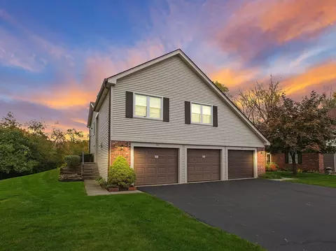 46 Willow Cir, Cary, IL 60013 photo 2