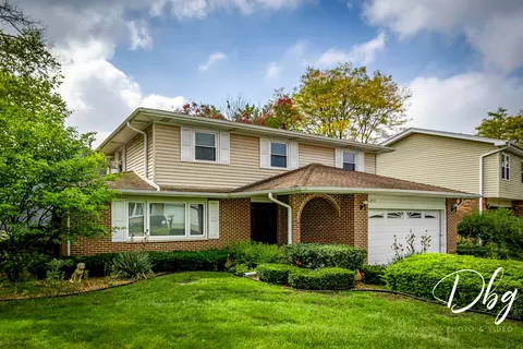 1053 Poplar Ct, Lake Zurich, IL 60047