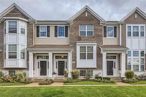 2933 Madison Dr, Naperville, IL 60564