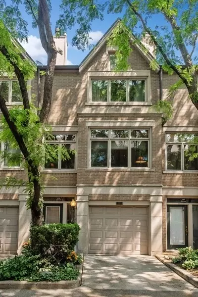 2742 N Janssen Ave, Chicago, IL 60614