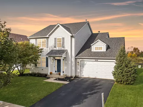 209 Bluegrass Pkwy, Oswego, IL 60543