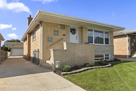 7924 Melvina Ave, Burbank, IL 60459