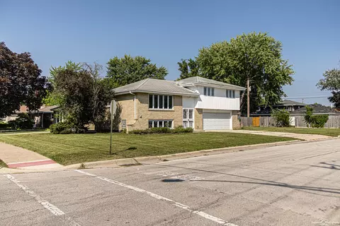 7553 S Oketo Ave, Bridgeview, IL 60455 photo 2