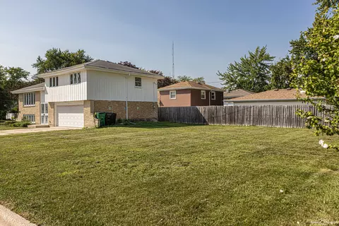 7553 S Oketo Ave, Bridgeview, IL 60455 photo 4