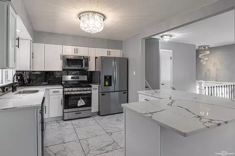 7553 S Oketo Ave, Bridgeview, IL 60455 photo 9