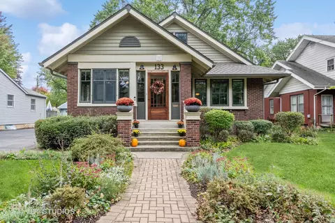 133 Pomeroy Ave, Crystal Lake, IL 60014